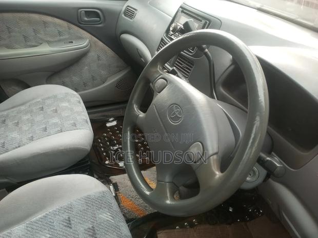 Toyota Raum 2000 Pearl