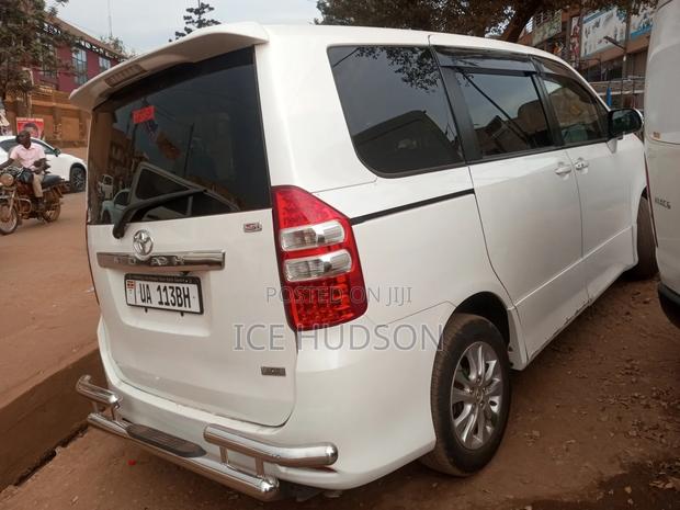 Toyota Noah 2010 White