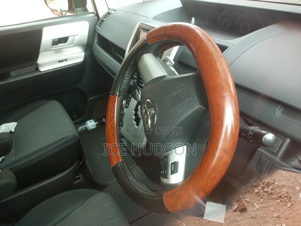 Toyota Noah 2010 White