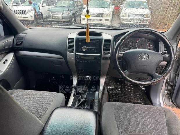 Toyota Land Cruiser Prado 2009 Silver