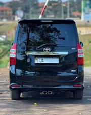 Toyota Noah 2.0 158hp AWD (7 Seater) 2011 Black for sale