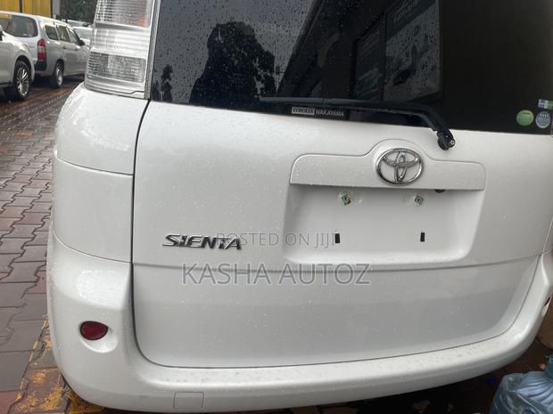 Toyota Sienta 2012 White