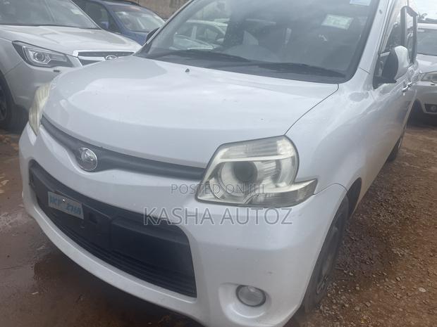 Toyota Sienta 2012 White