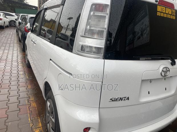 Toyota Sienta 2012 White