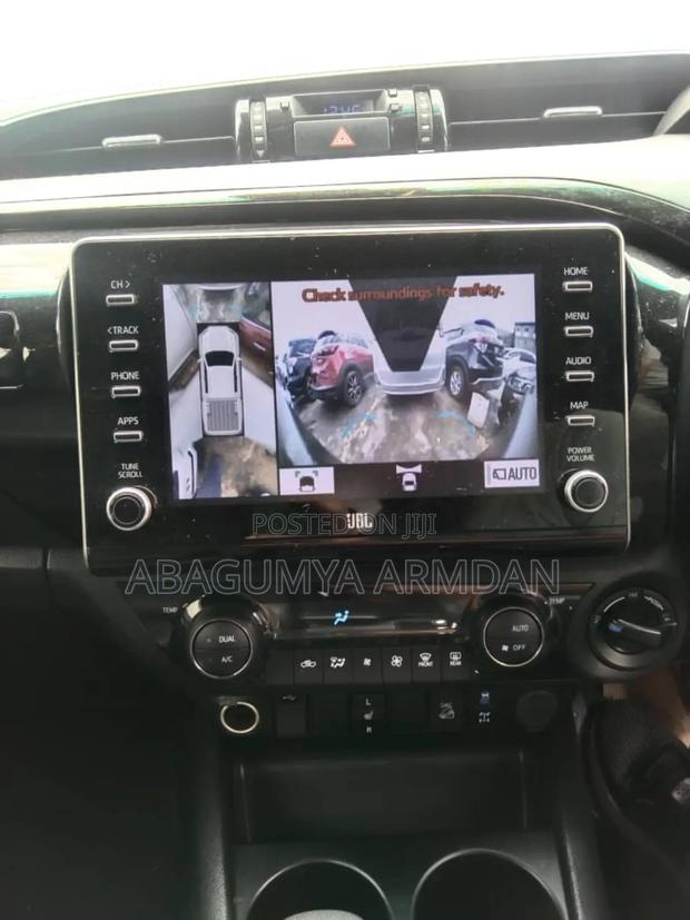 Toyota Hilux 2023 White