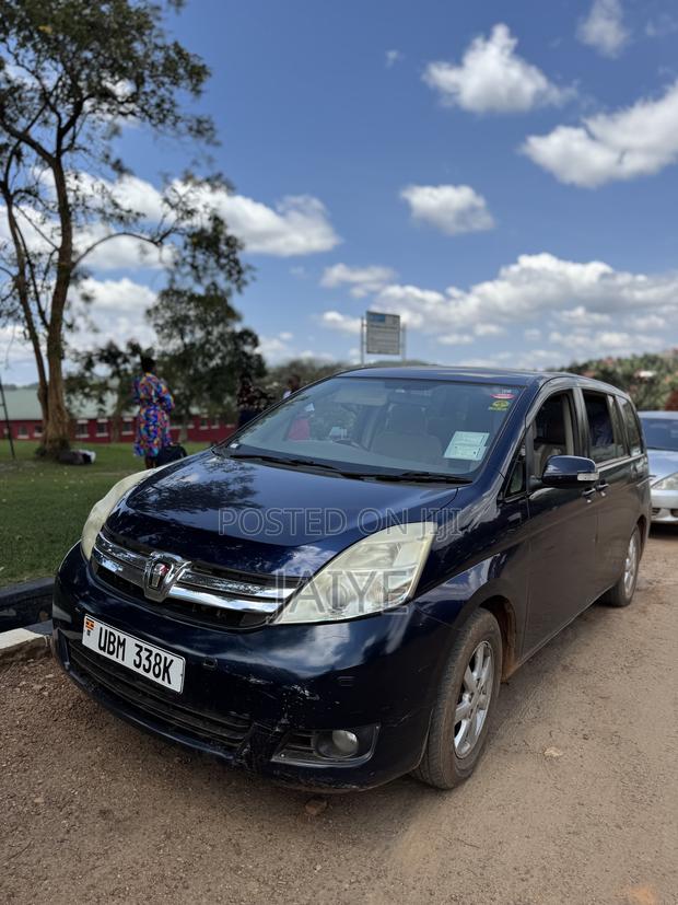 Toyota ISIS 1.8 G 2WD 2011 Blue