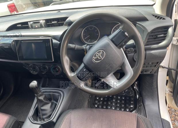 Toyota Hilux 2017 White