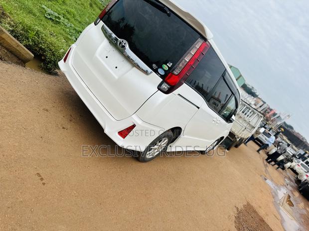 Toyota Noah 2.0 FWD (8 Seater) 2016 White