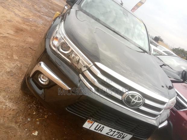 Toyota Hilux 2019 Black
