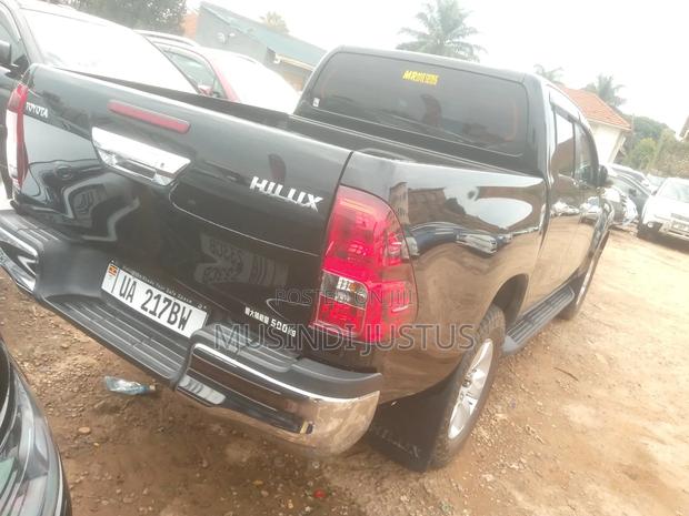Toyota Hilux 2019 Black