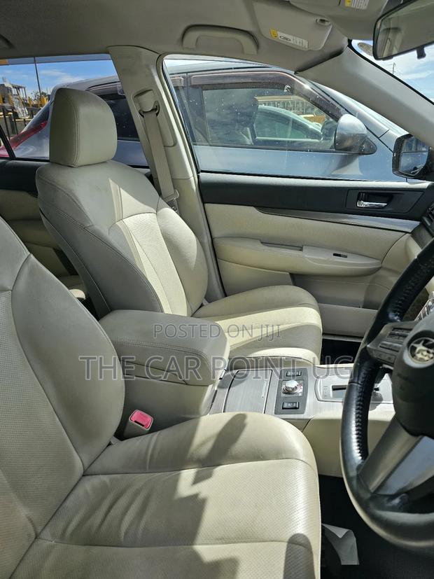 Subaru Outback 2.5i 2011 Black