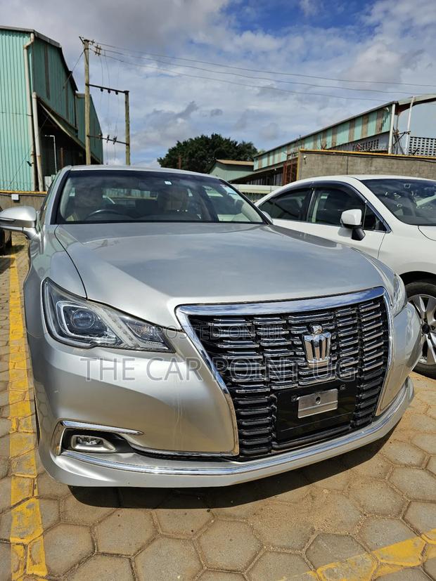 Toyota Crown 2015 Gold
