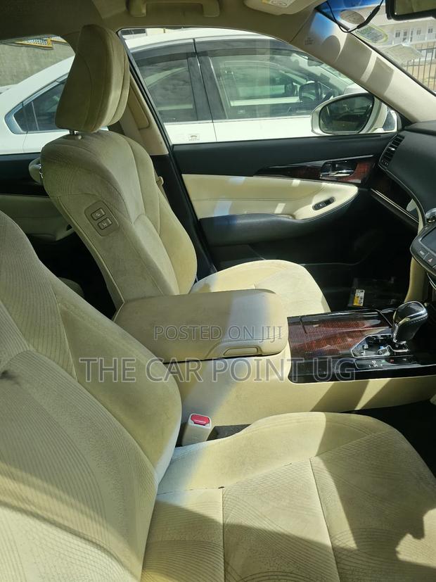 Toyota Crown 2015 Gold