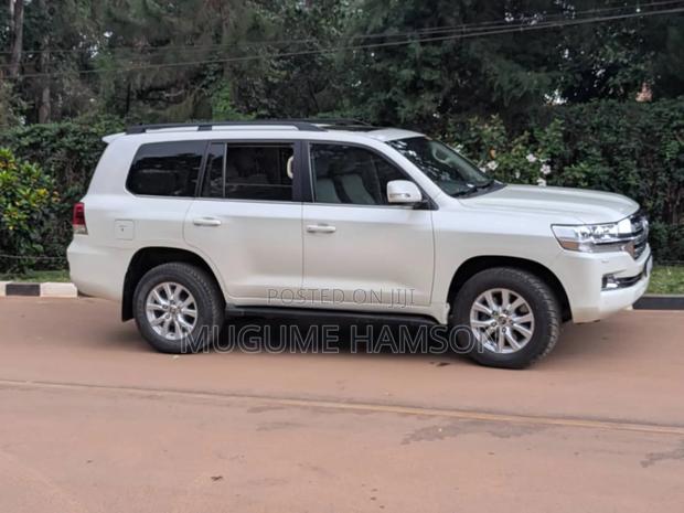 Toyota Land Cruiser 4.5 V8 GXR 2018 White