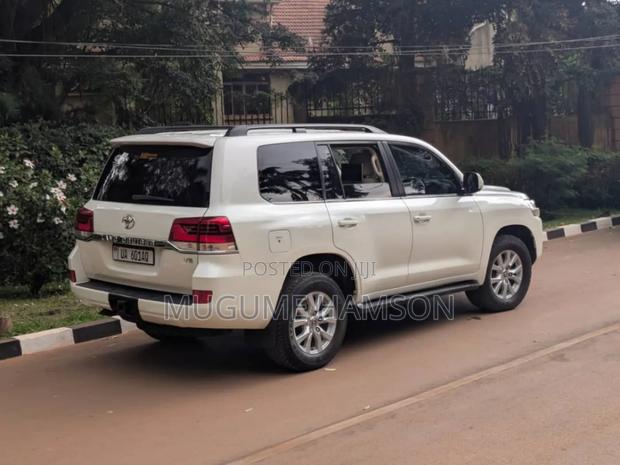 Toyota Land Cruiser 4.5 V8 GXR 2018 White
