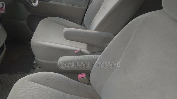 Toyota Noah 2.0 158hp AWD (8 Seater) 2012 White