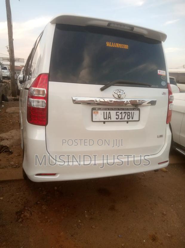 Toyota Noah 2011 White