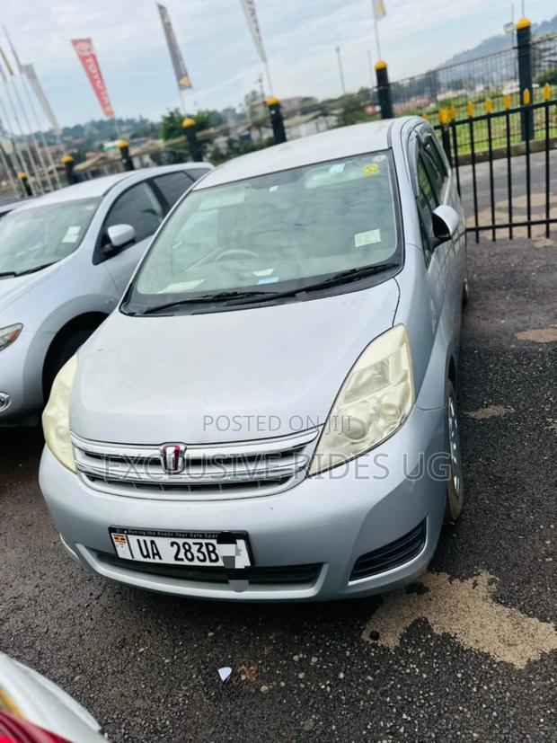 Toyota ISIS 1.8 G 2WD 2011 Silver
