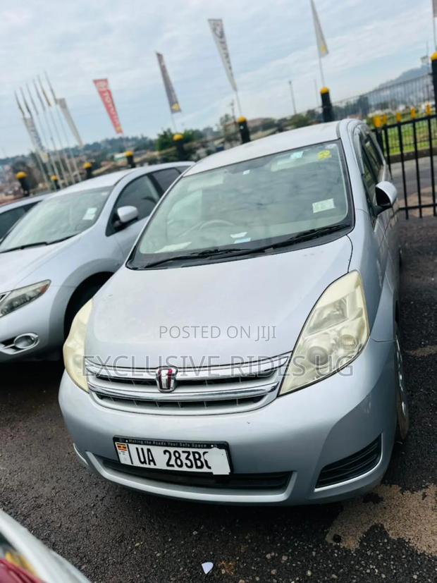 Toyota ISIS 1.8 G 2WD 2011 Silver