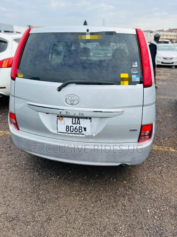 Toyota ISIS 1.8 G 2WD 2011 Silver