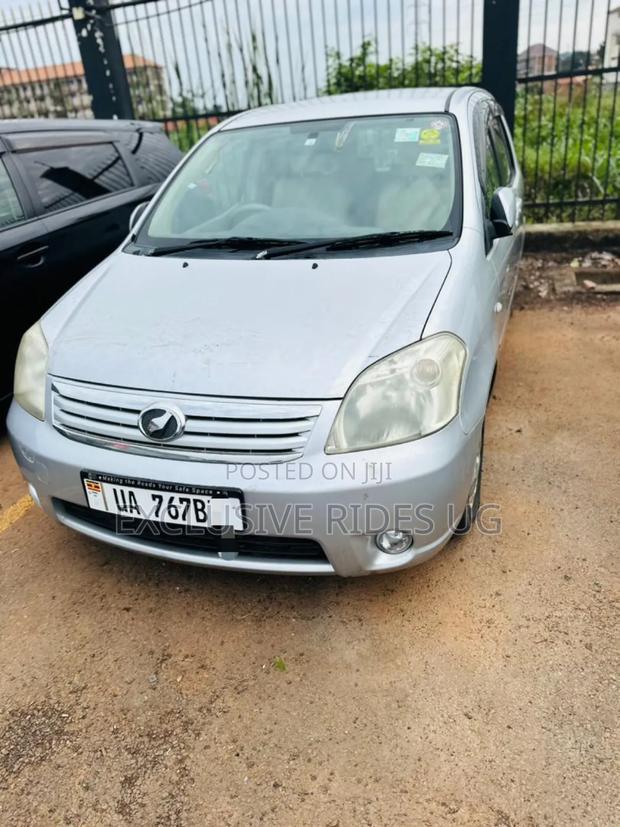 Toyota Raum 1.5 AWD 2010 Silver