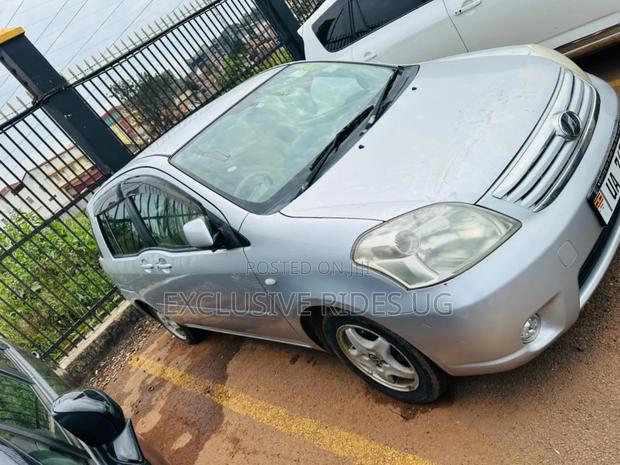 Toyota Raum 1.5 AWD 2010 Silver