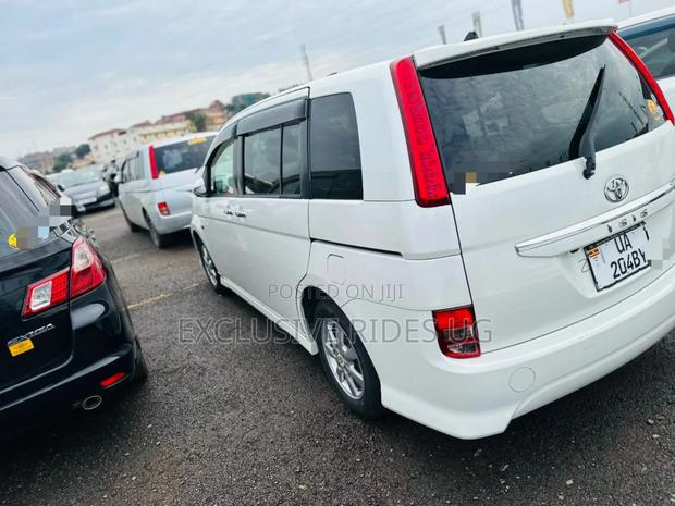 Toyota ISIS 1.8 G 2WD 2011 White