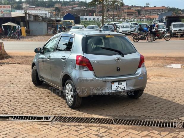Toyota Vitz 2010 Gray