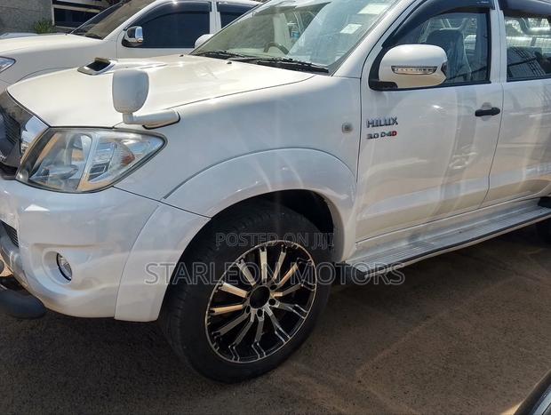 Toyota Hilux 2010 White