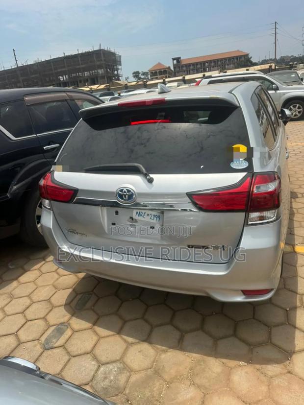 Toyota Corolla Fielder 1.5 Hybrid FWD 2017 Silver