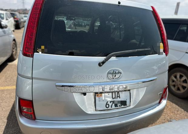 Toyota ISIS 1.8 G 2WD 2012 Silver