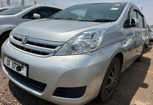 Toyota ISIS 1.8 G 2WD 2012 Silver