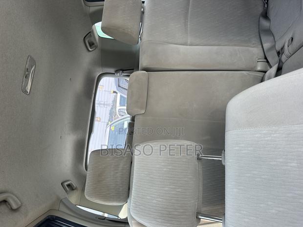 Toyota ISIS 1.8 G 2WD 2012 Silver