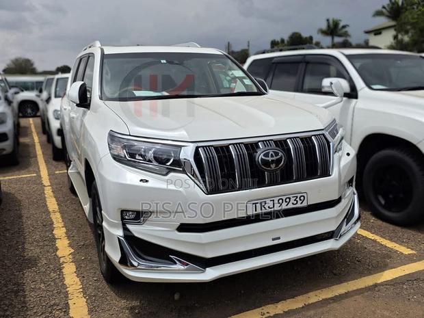 Toyota Land Cruiser Prado 2023 White