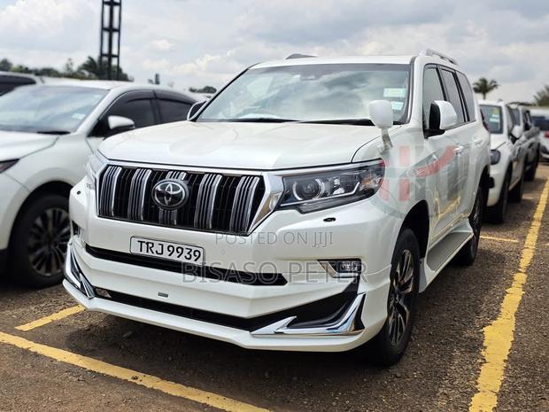 Toyota Land Cruiser Prado 2023 White