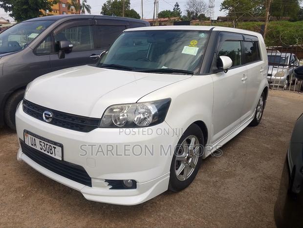 Toyota Corolla Rumion Hatchback 1.5 FWD 2010 White