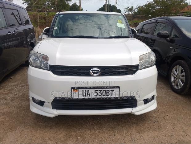 Toyota Corolla Rumion Hatchback 1.5 FWD 2010 White