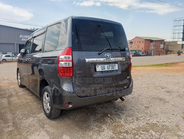 Toyota Noah 2010 Gray