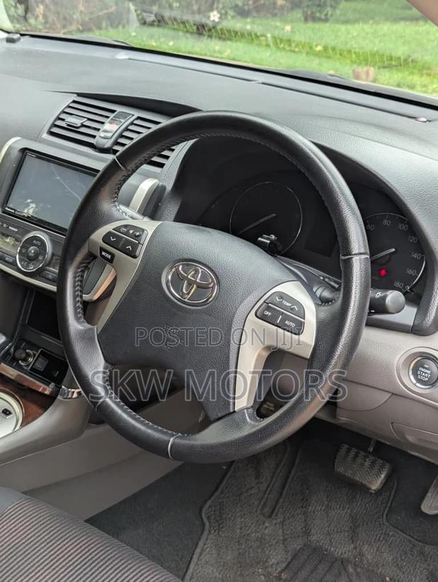 Toyota Premio 2016 Silver