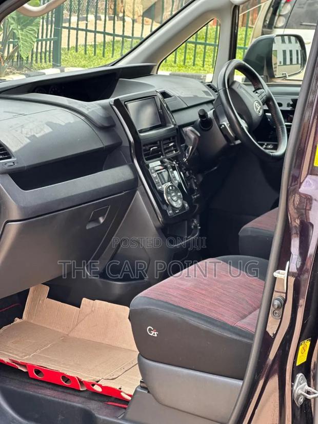 Toyota Voxy 2011 Burgundy
