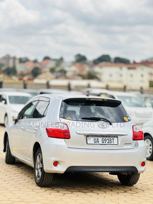 Toyota Auris Limited Sedan FWD (3.5L 6cyl 6A) 2010 White