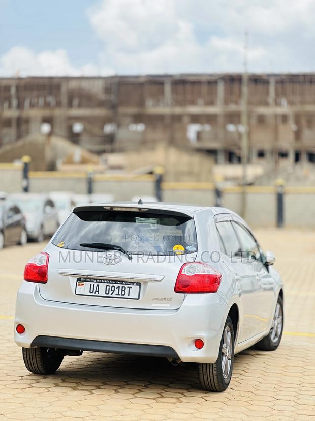 Toyota Auris Limited Sedan FWD (3.5L 6cyl 6A) 2010 White