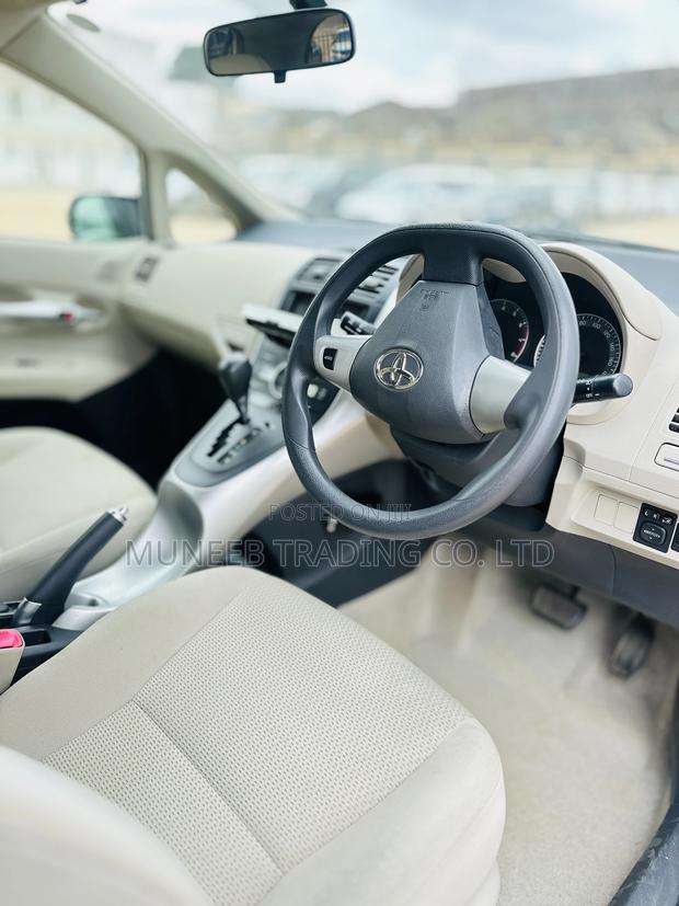 Toyota Auris Limited Sedan FWD (3.5L 6cyl 6A) 2010 White