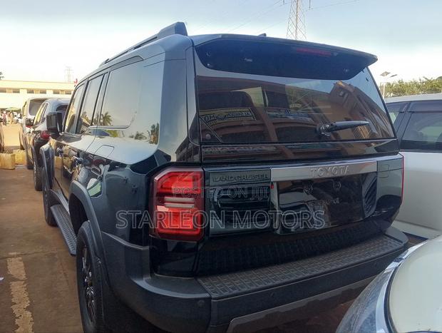 New Toyota Land Cruiser Prado 2.7 2024 Black