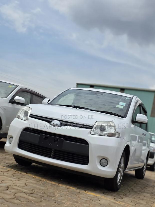 Toyota Sienta 2012 White