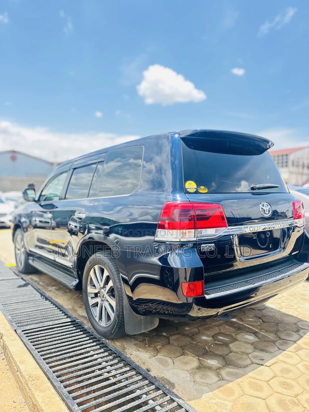 Toyota Land Cruiser 4.6 V8 ZX 2016 Blue
