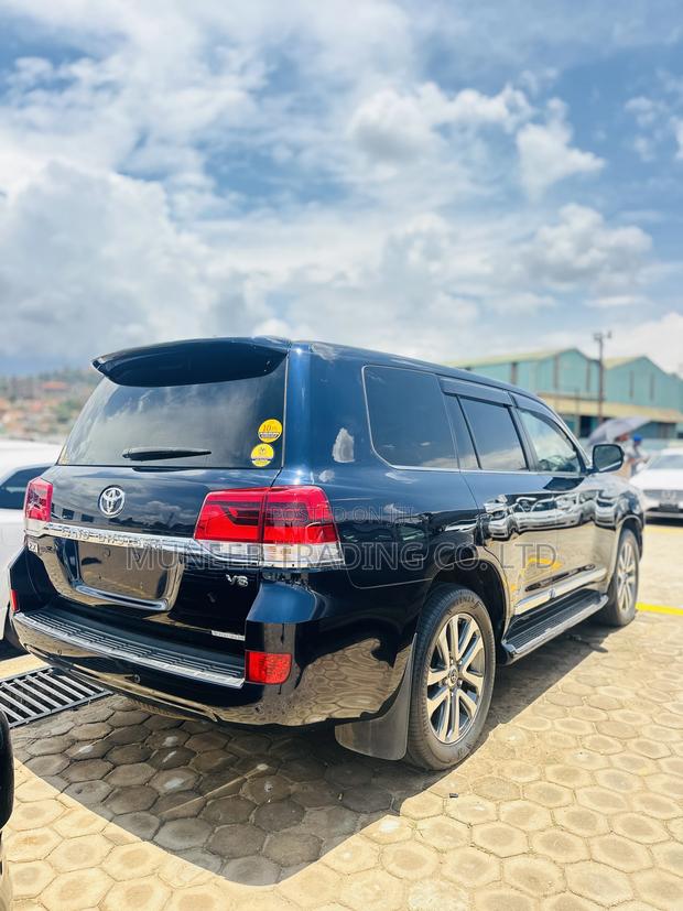 Toyota Land Cruiser 4.6 V8 ZX 2016 Blue