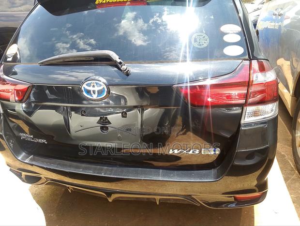 Toyota Corolla Fielder 1.5 Hybrid FWD 2015 Black