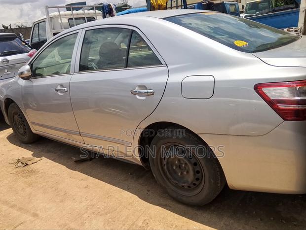 Toyota Premio 2012 Silver