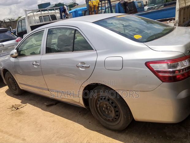 Toyota Premio 2012 Silver